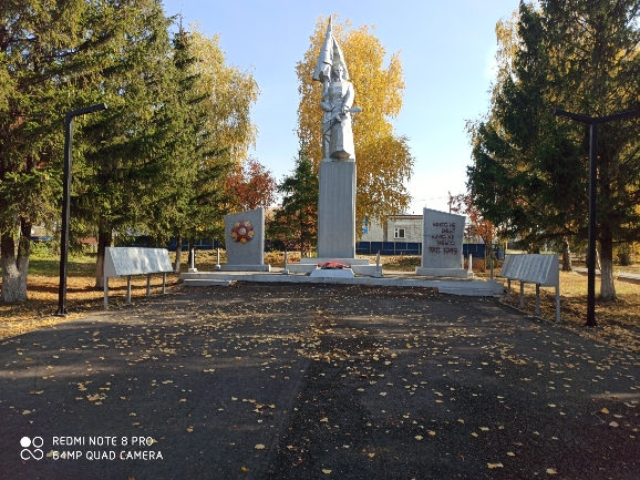 Памятник жителям с. Большие Ключищи, павшим в Великой отечественной войне.