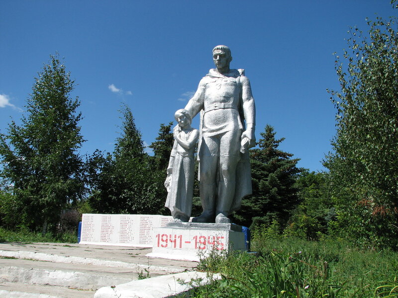 Памятник жителям с. Елшанка, павшим в Великой отечественной войне.